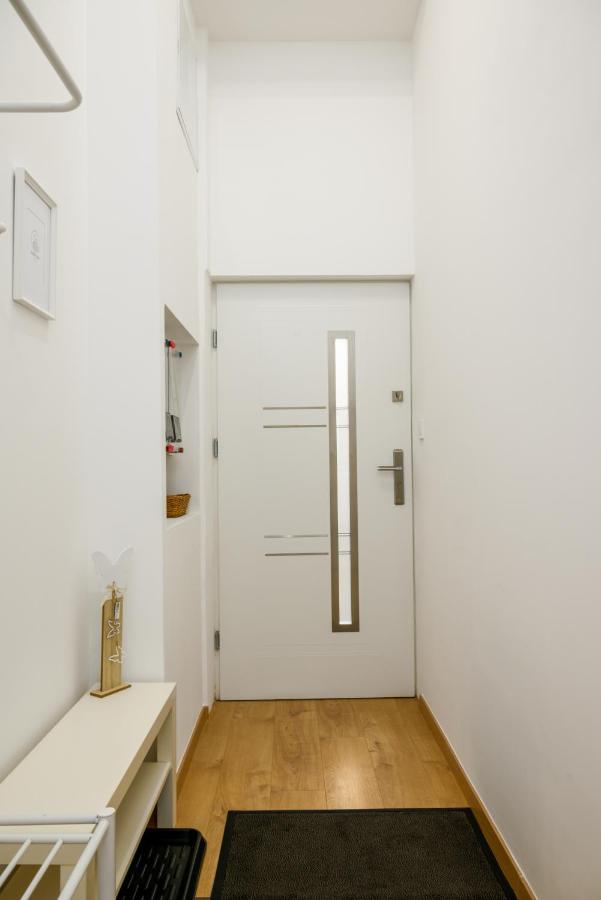 Ja18 Downtown Pearl - 2 Bedroom Apartment Budapeste Exterior foto